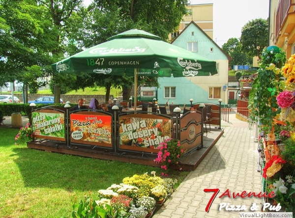 7 Avenue Pizza Pub