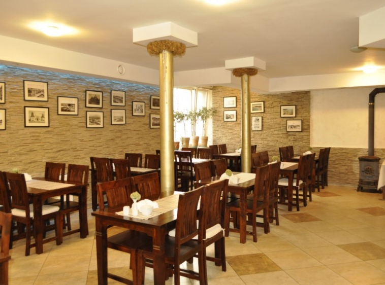 Rezydencja 5 Dębów Sala restauracyjna w Rezydencji 5 Dębów w Międzyzdrojach?v=1.0